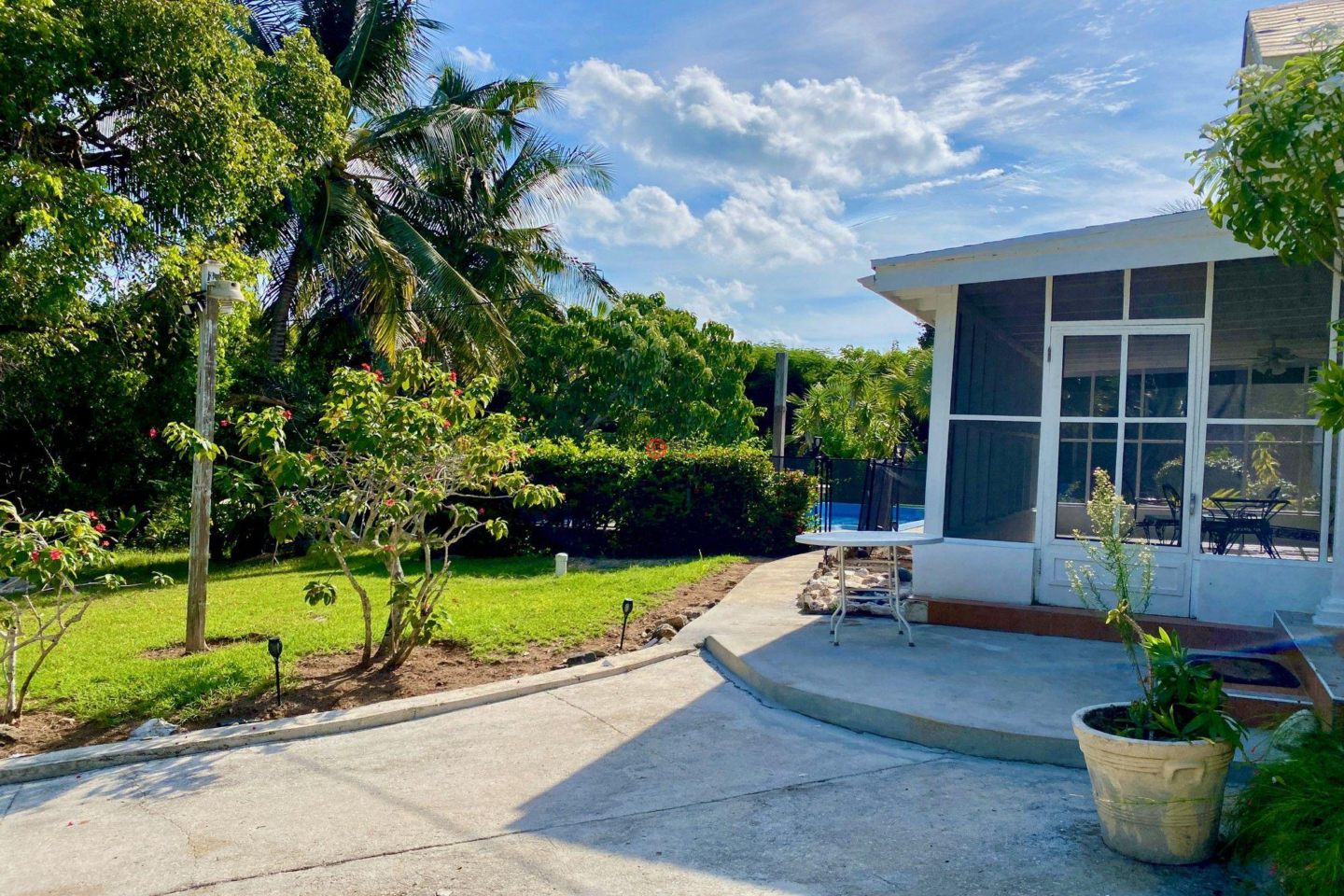 巴哈马Rock Sound的独栋别墅，Thatch Tree House Oleander Drive，编号78396361