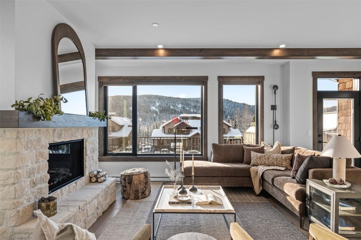 加拿大不列颠哥伦比亚省Sun Peaks的联排别墅，7000 MCGILLIVRAY LAKE，编号75526808