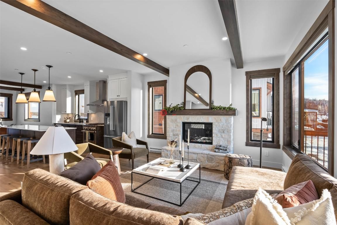 加拿大不列颠哥伦比亚省Sun Peaks的联排别墅，7000 MCGILLIVRAY LAKE，编号75521812