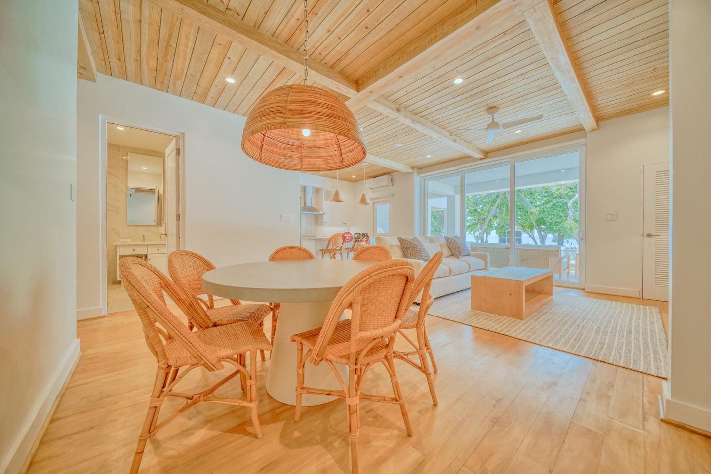 洪都拉斯海湾群岛Roatán的公寓，Oceanfront Condominium D4 Watercolors Resort 1st Floor Building D，编号76763848